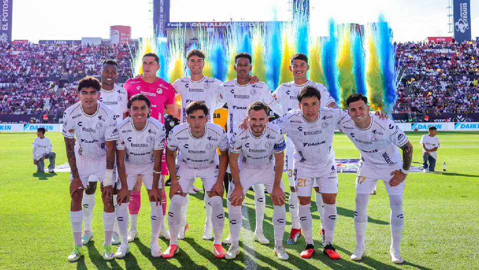 Efectos especiales en el San Luis vs Chivas | IMAGO7