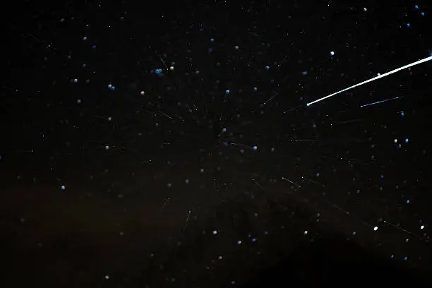 Los meteoroides de las Épsilon Perseidas entran en la atmósfera a una velocidad cercana a 64 kilómetros por segundo./ Pixabay
