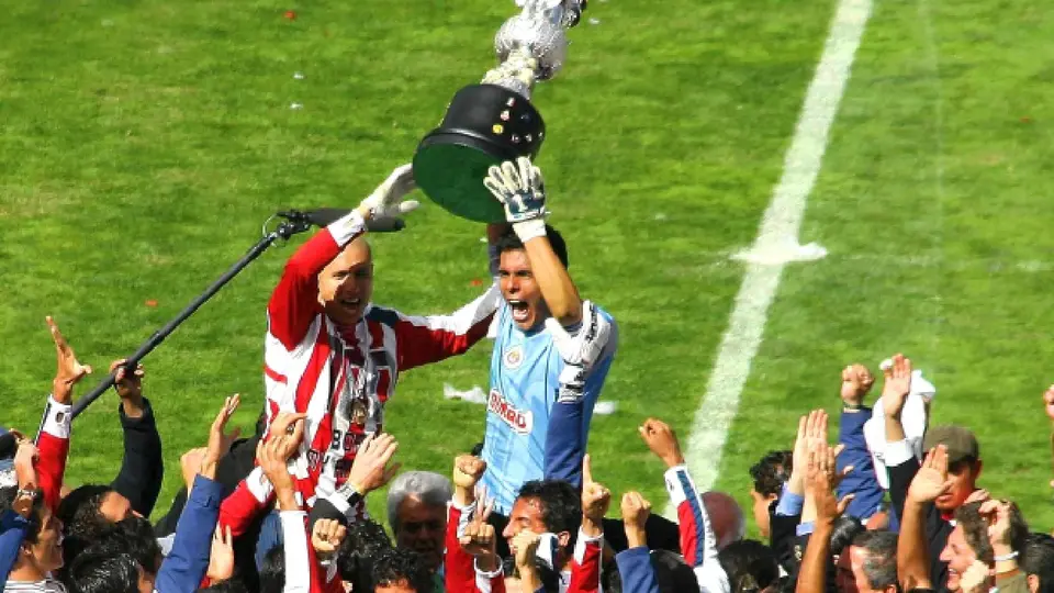 Chivas celebrando el campeonato del Apertura 2006 | MEXSPORT