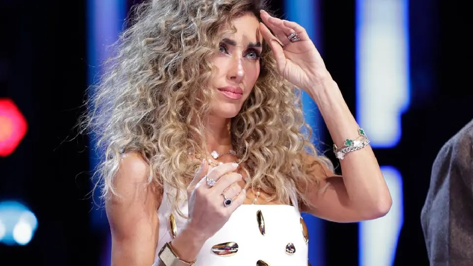 Anahí regresa como investigadora en ¿Quién es la Máscara? 2026 para intentar descubrir la identidad de los famosos detrás de cada personaje./ Georgina Sánchez