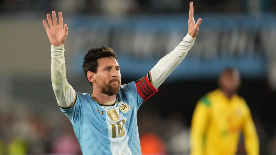 Scaloni se rinde ante Lionel Messi tras su despedida y afirma que tiene un aura única