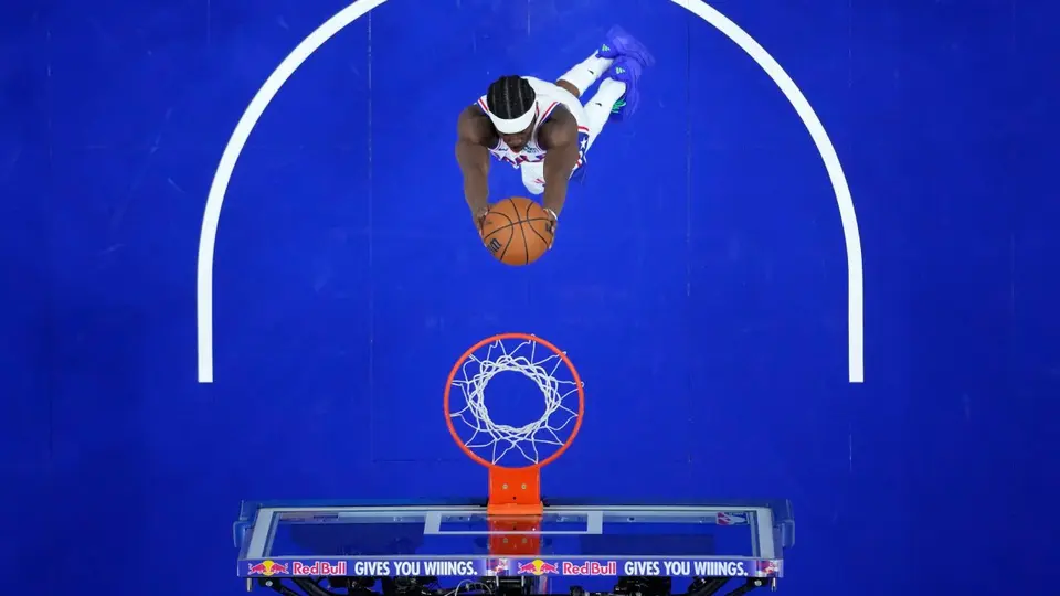 VJ Edgecombe en el partido de pretemporada de la NBA de los 76ers contra los Knicks | AP