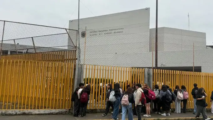 Durante la mañana circularon distintas versiones sobre lo ocurrido dentro de la Prepa 1, aunque varias no han sido confirmadas./ X: @emeequis