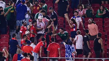 Violencia en las gradas durante el México vs Chile
