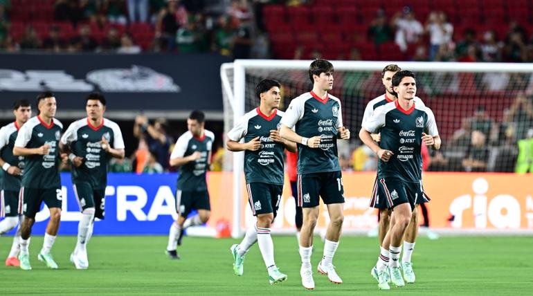 Plantilla de México calentando antes de enfrentar a Chile | MEXSPORT