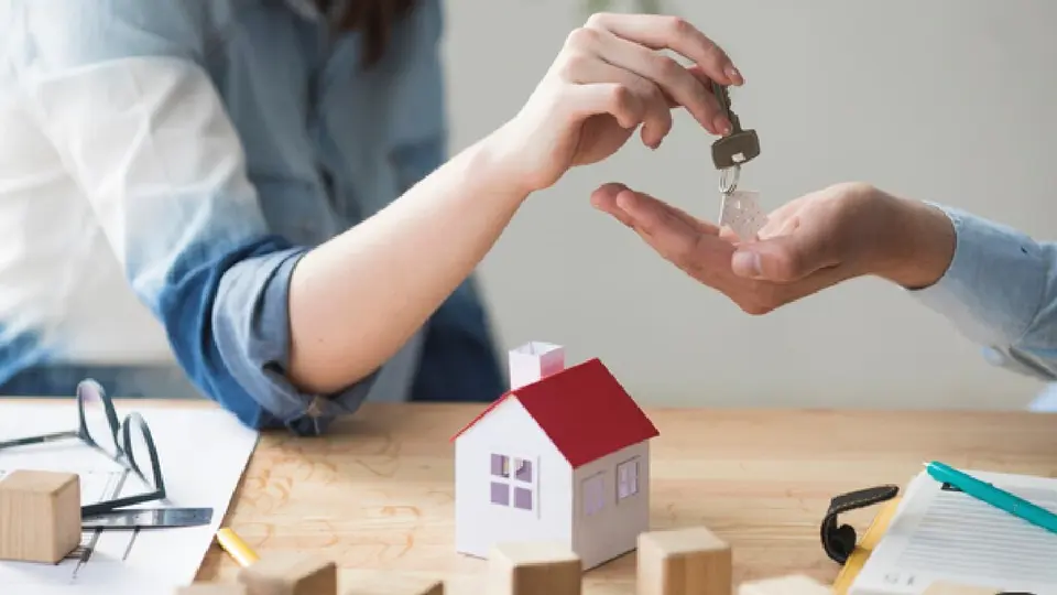 ¿Infonavit o crédito bancario? Qué conviene más para comprar casa en 2026