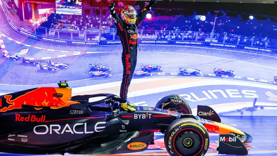 Checo Pérez festeja su victoria en el Gran Premio de Singapur 2022 | RED BULL