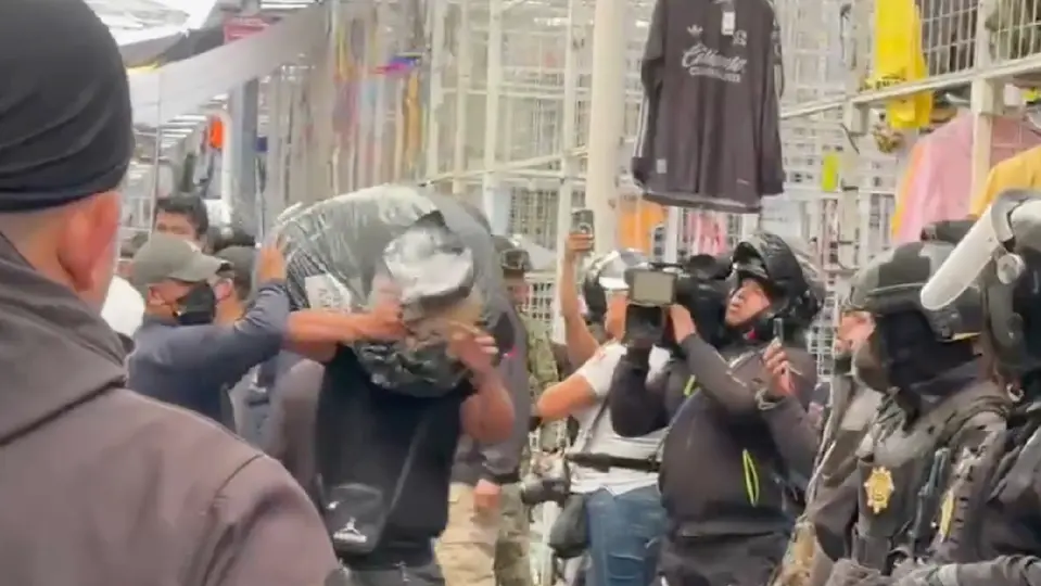 El operativo está dirigido a combatir la presunta comercialización de prendas textiles y jerseys de futbol / Especial