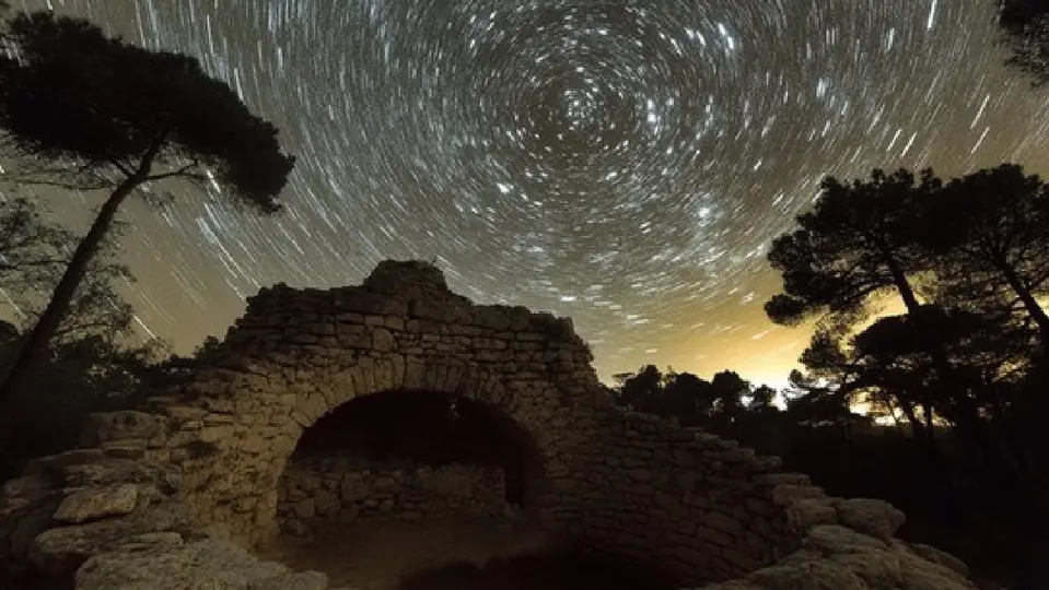 La lluvia de estrellas Dracónidas podrá observarse durante varias noches / Magnific