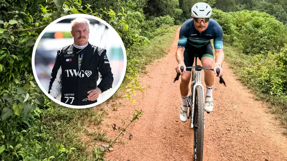 Valtteri Bottas cruza en bicicleta 350 kilómetros rumbo al Gran Premio de Singapur