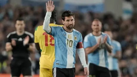 VIDEO: Argentina detiene el partido ante Benín para despedir a Messi en el minuto 10