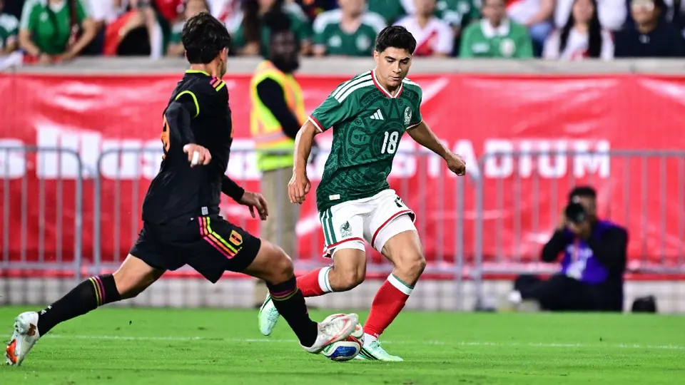 Obed Vargas enfrentando a Perú con la Selección Mexicana en la Fecha FIFA | MEXSPORT