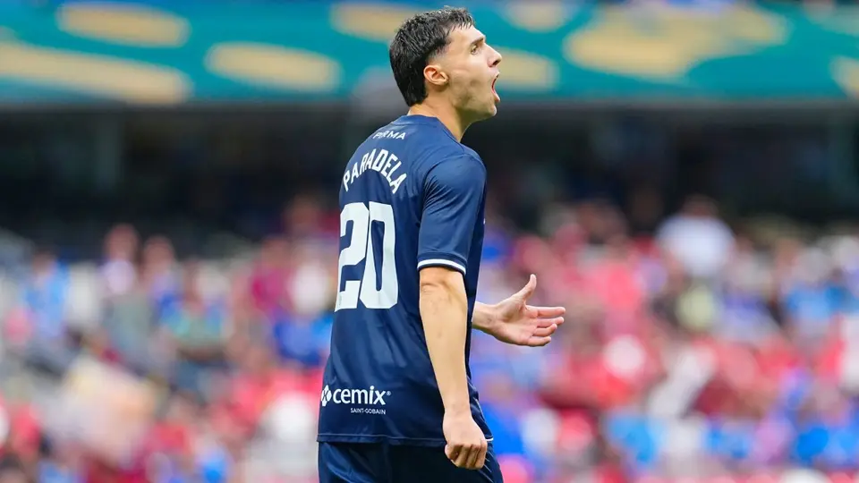 José Paradela en reclamo en un partido de Cruz Azul | IMAGO 7