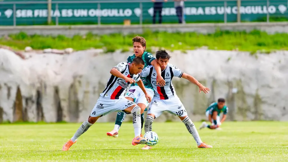 Santiago Cisneros con León en la Sub-21 de la Liga MX | IMAGO 7