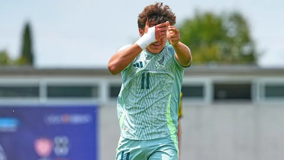 Santiago Cisneros con la Seleccion Mexicana | IMAGO 7