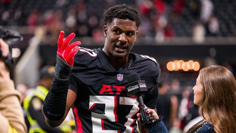 James Pearce Jr. atiende una entrevista luego del partido entre los Atlanta Falcons y los New Orleans Saints | AP