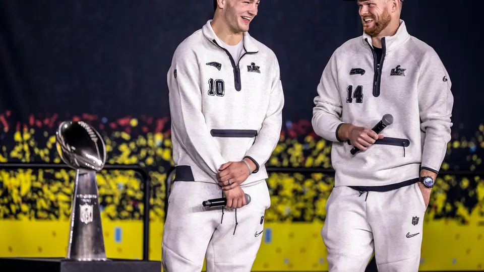 Drake Maye y Sam Darnold, juegan su primer Super Bowl. | AP