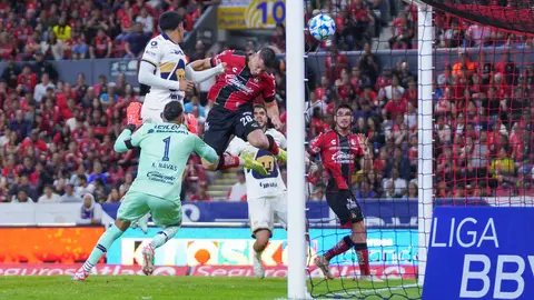 Manuel Capasso en su gol ante Pumas en el empate 1-1 en el Estadio Jalisco | IMAGO 7