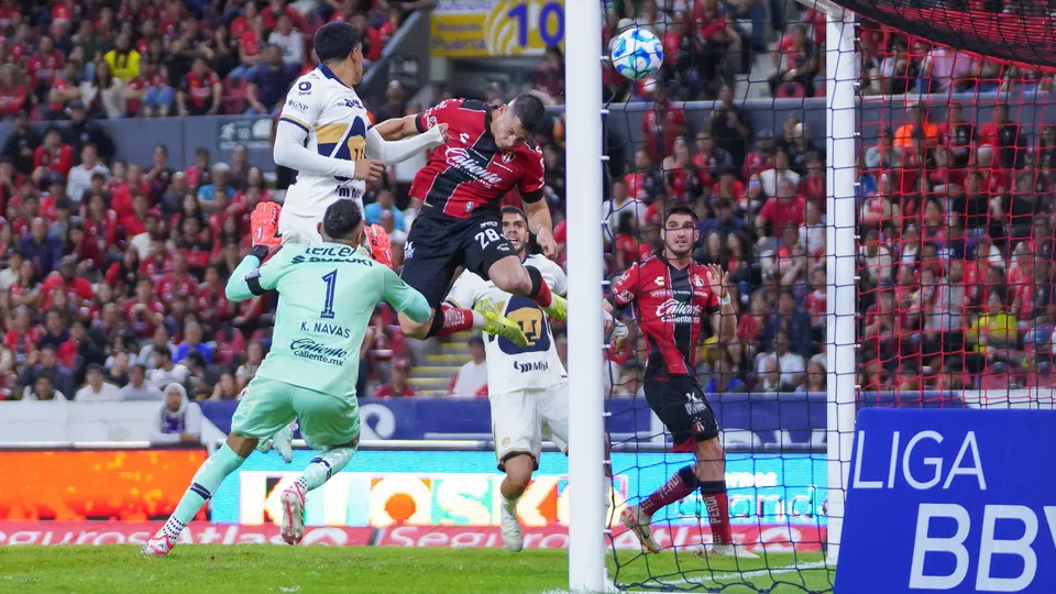 Manuel Capasso en su gol ante Pumas en el empate 1-1 en el Estadio Jalisco | IMAGO 7