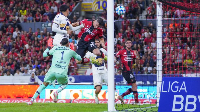 Manuel Capasso en su gol ante Pumas en el empate 1-1 en el Estadio Jalisco | IMAGO 7