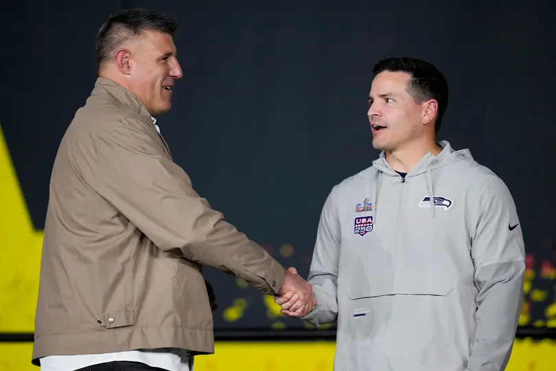 Mike Vrabel y Mike McDonald se enfrentan hoy por primera ocasión en su carrera. | AP