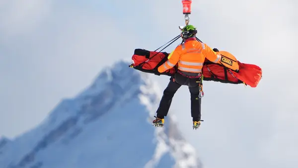 Milan-Cortina 2026: La campeona olímpica Lindsey Vonn sufre una caída en prueba de esquí y fue evacuada en helicóptero