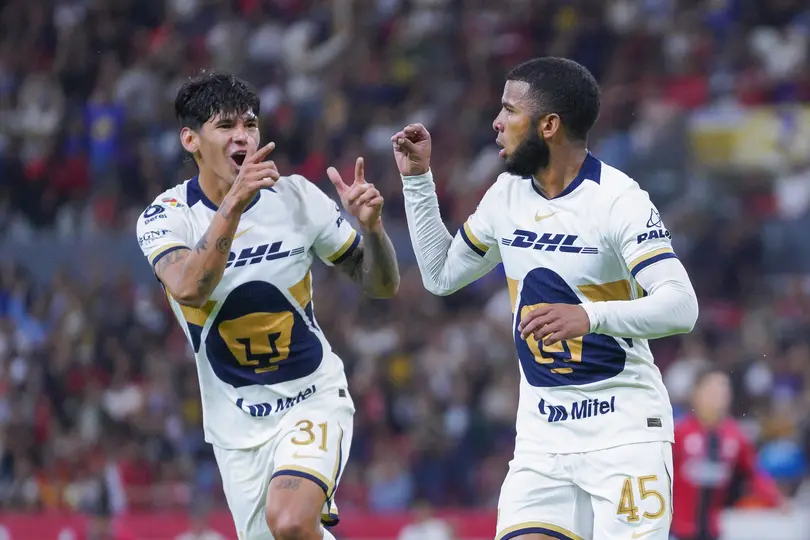 Robert Morales y Pedro Vite festejan el primer gol del partido ante Atlas | IMAGO 7
