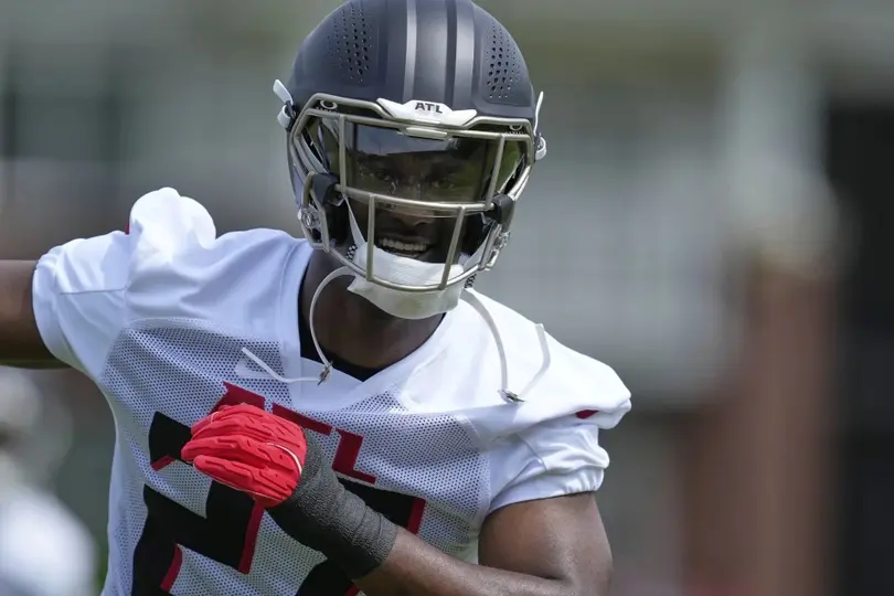 James Pearce Jr. durante el campamento de los Atlanta Falcons en 2025 | AP