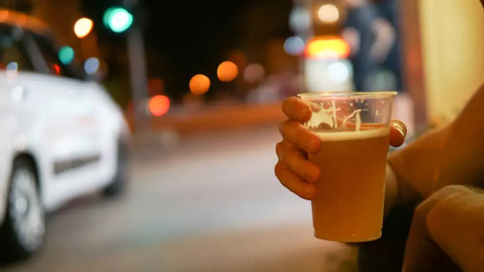 El consumo de alcohol en calles supera a robos y venta de drogas como la conducta antisocial más frecuente en México./ Pixabay