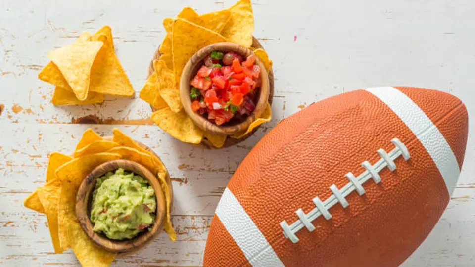 Ensaladas, botanas rellenas y opciones dulces con aguacate forman parte del menú ideal para disfrutar el partido./ Pixabay