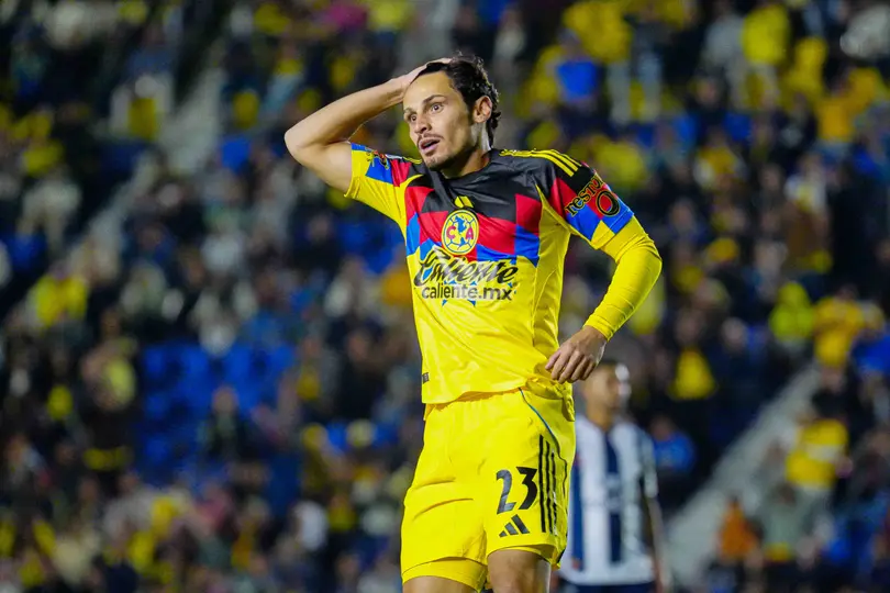 Veiga lamentándose una falla en el duelo | Imago7
