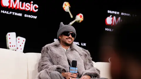 Bad Bunny con el primer show de medio tiempo completamente en español | AP