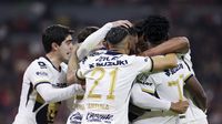 Jugadores de Pumas en celebración de gol de Juninho ante Atlas en la Jornada 5 del Clausura 2026 | IMAGO 7