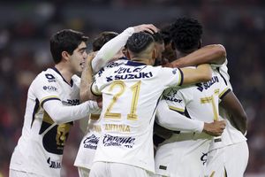 Jugadores de Pumas en celebración de gol de Juninho ante Atlas en la Jornada 5 del Clausura 2026 | IMAGO 7