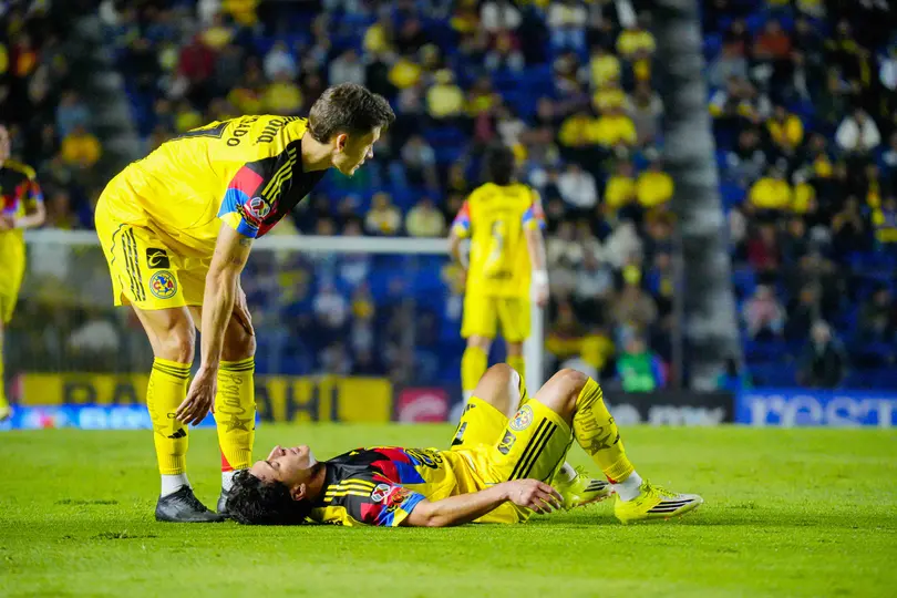 Alejandro Zendejas tras sufrir golpe vs Rayados I IMAGO7