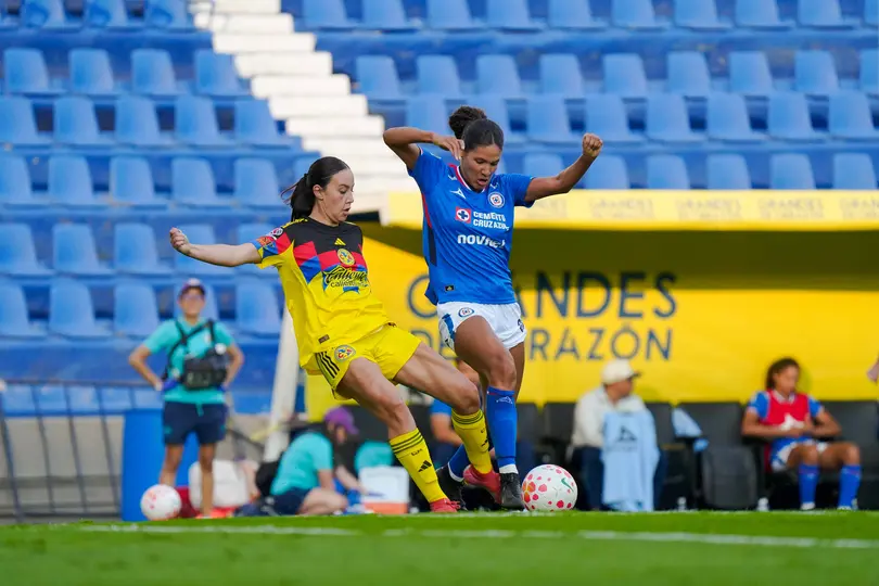 Kimberly Rodríguez y Aerial Chavarin en el partido de América vs Cruz Azul en el Apertura 2025 | IMAGO 7