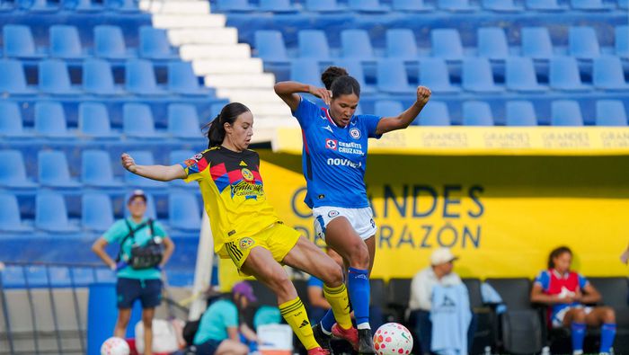 Kimberly Rodríguez y Aerial Chavarin en el partido de América vs Cruz Azul en el Apertura 2025 | IMAGO 7