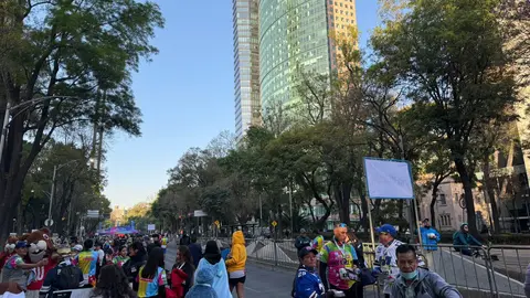 Participantes de la Fan Race de NFL en Avenida Paseo de la Reforma | DAVID TORRIJOS
