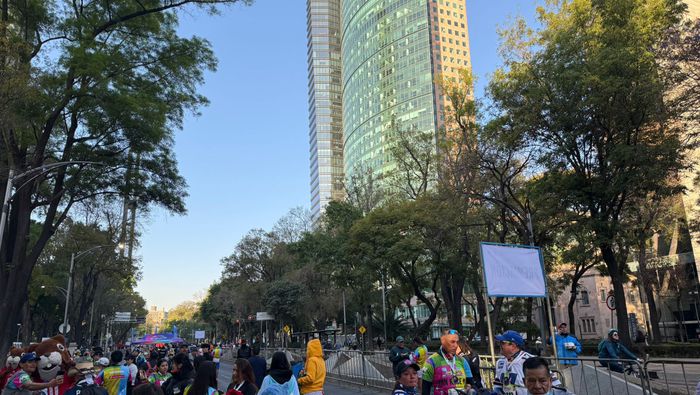 Participantes de la Fan Race de NFL en Avenida Paseo de la Reforma | DAVID TORRIJOS
