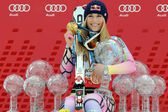 Lindsey Vonn posa con todos sus reconocimientos y medallas ganados en Copa Mundiales y Juegos Olímpicos | AP