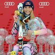 Lindsey Vonn posa con todos sus reconocimientos y medallas ganados en Copa Mundiales y Juegos Olímpicos | AP