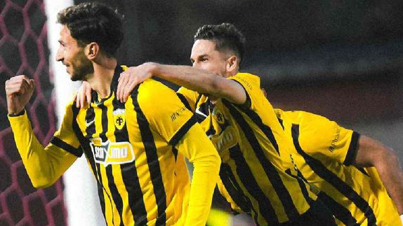 AEK Atenas vuelve a golear en la Superliga de Grecia con Orbelín Pineda de titular