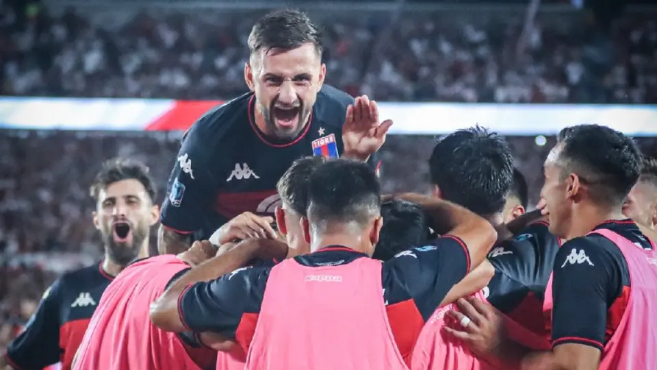 Club Tigre tras el cuarto gol ante River Plate I @catigreoficial