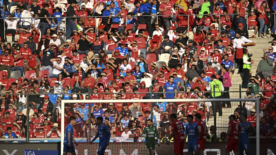 Jugadores de Cruz Azul en el campo durante el partido ante Toluca en el Estadio Nemesio Diez | IMAGO 7