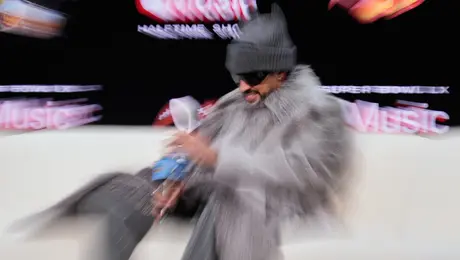 ¡Debí comprar más cosas! Bad Bunny se apodera de la tienda del Super Bowl LX
