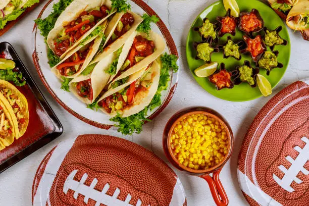 Las botanas con aguacate se convierten en una opción práctica y nutritiva para acompañar cada jugada del Super Bowl LX./ Pixabay
