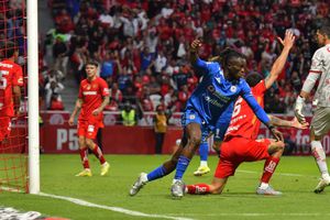 ¡Polémica en el Infierno! Así fue el gol de Cruz Azul ante Toluca, con presunta falta de Ebere
