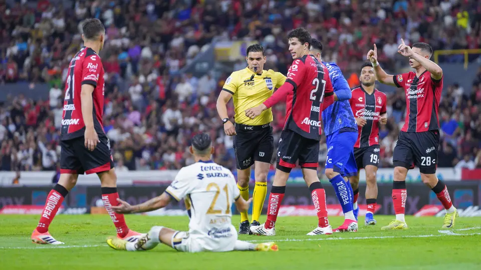 Antuna derribado en el terreno de juego | Imago7