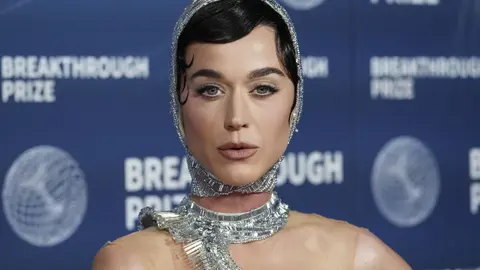 Katy Perry encabezó el espectáculo de medio tiempo del Super Bowl XLIX y ahora envió un mensaje de apoyo al artista puertorriqueño./ AP