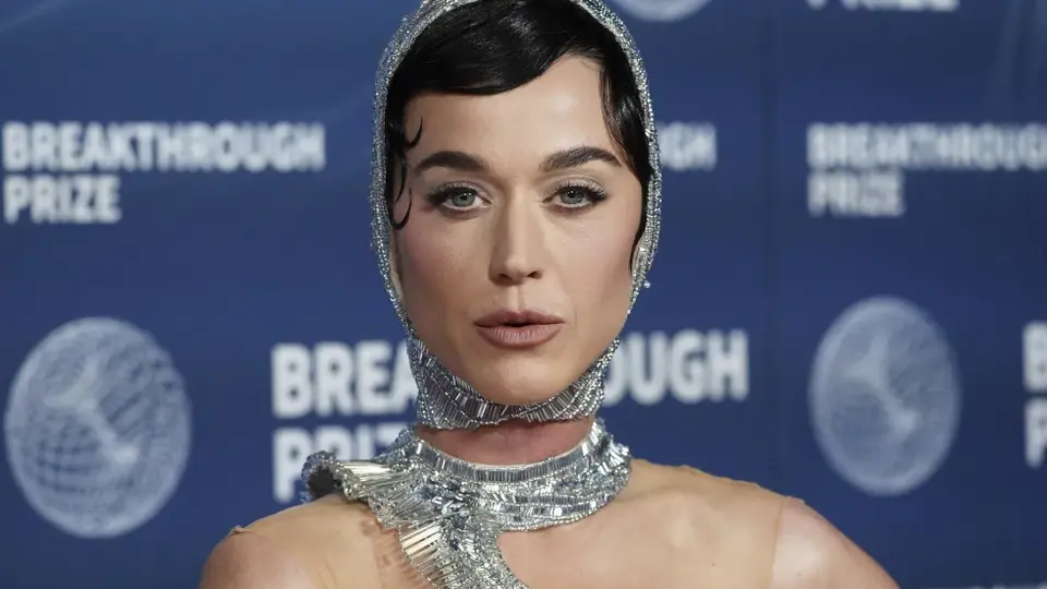Katy Perry encabezó el espectáculo de medio tiempo del Super Bowl XLIX y ahora envió un mensaje de apoyo al artista puertorriqueño./ AP